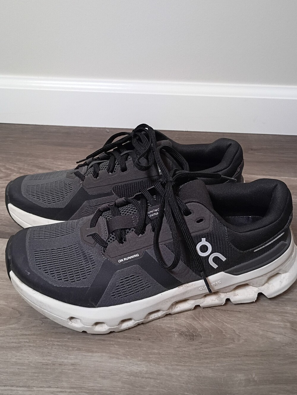 On Could Womens Classic Black Grey Cloudrunner Athletic Sneaker Shoes Size 9